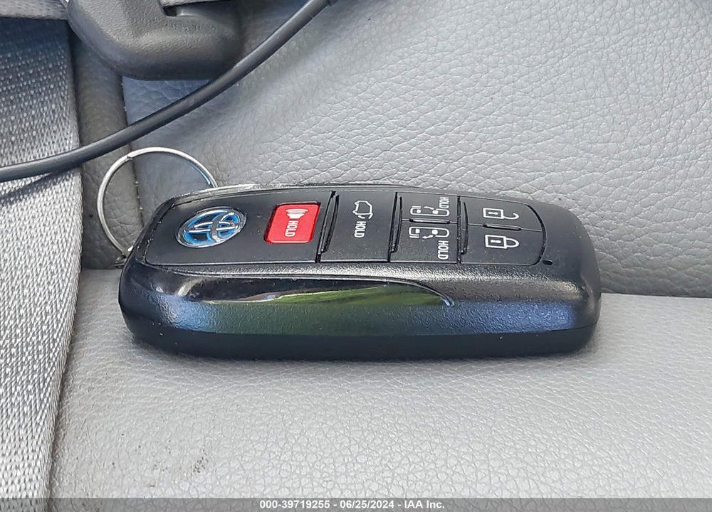 2024 TOYOTA SIENNA XLE VIN: 5TDJRKEC9RS182395