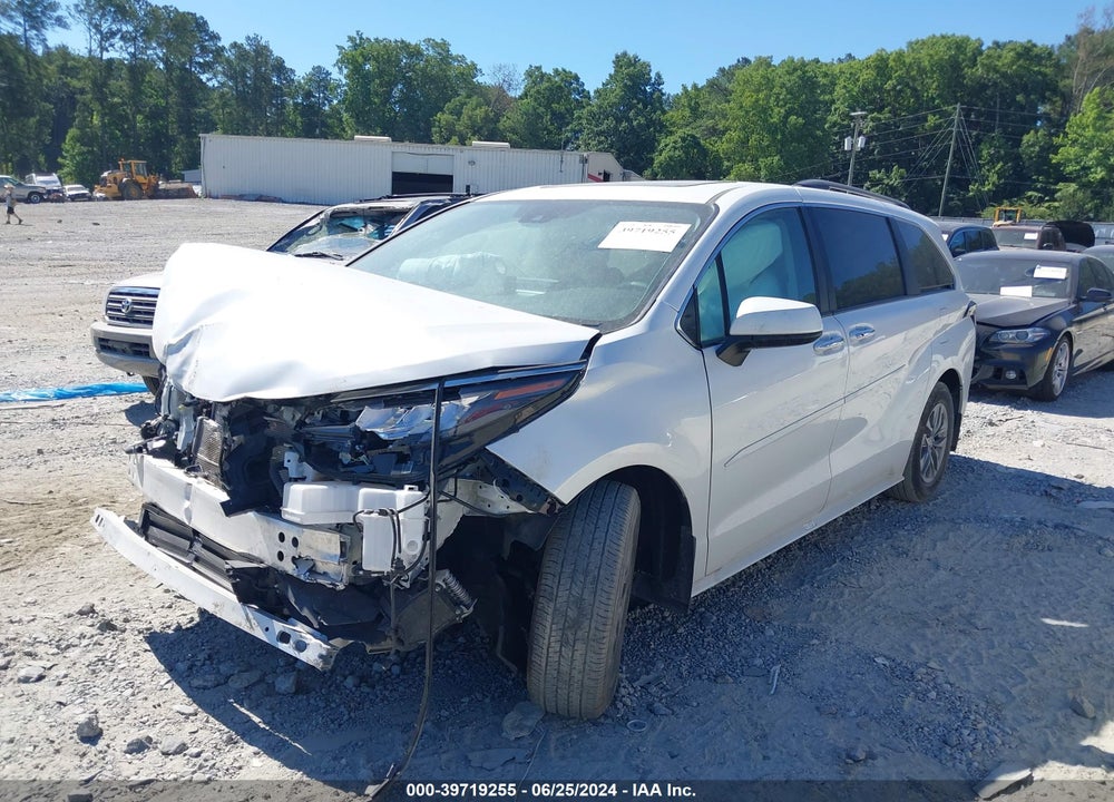 2024 TOYOTA SIENNA XLE VIN: 5TDJRKEC9RS182395