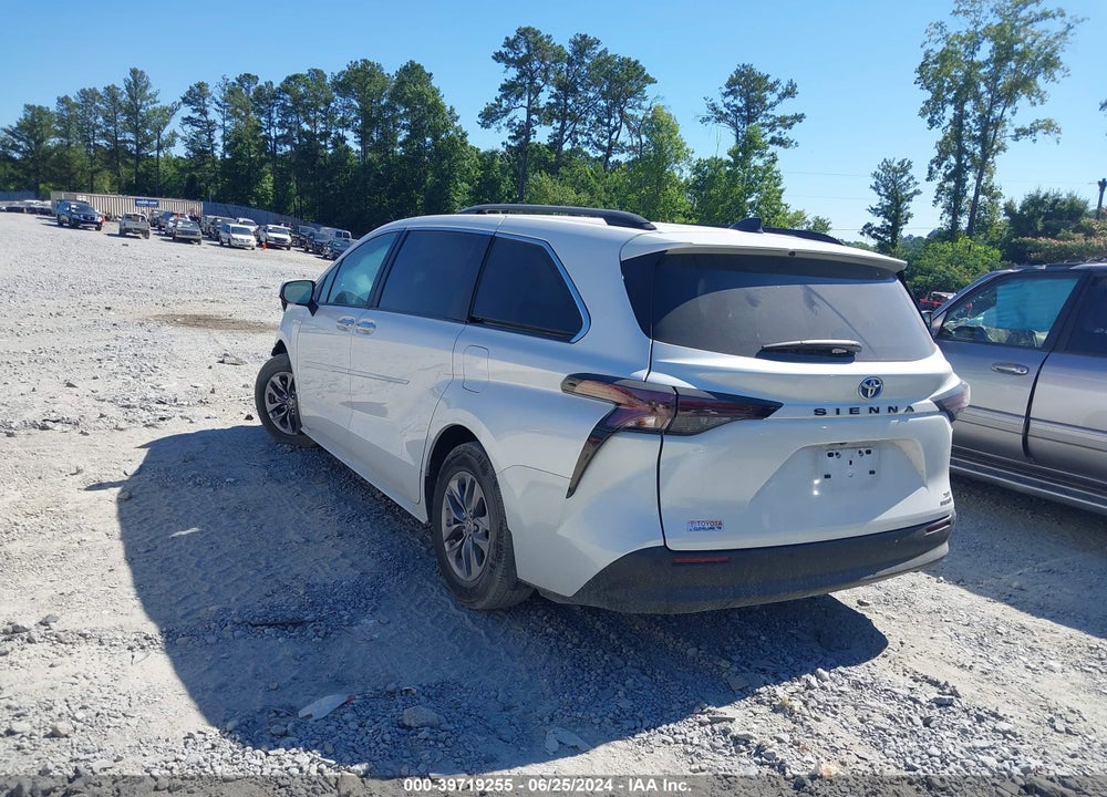2024 TOYOTA SIENNA XLE VIN: 5TDJRKEC9RS182395