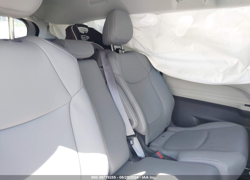 2024 TOYOTA SIENNA XLE VIN: 5TDJRKEC9RS182395
