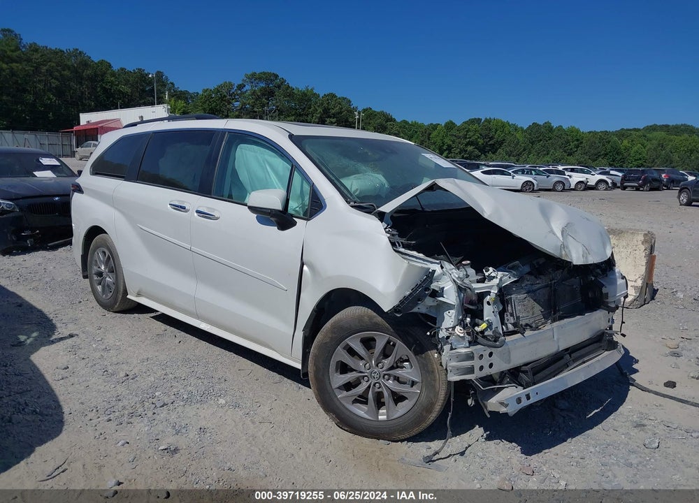 2024 TOYOTA SIENNA XLE VIN: 5TDJRKEC9RS182395