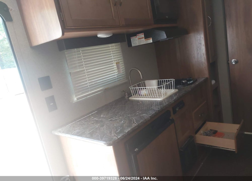 2018 KEYSTONE OTHER VIN: 4YDT18017JW152239