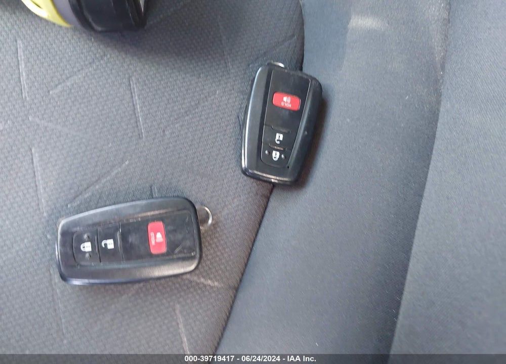 2019 TOYOTA RAV4 XLE VIN: 2T3P1RFV2KW048228