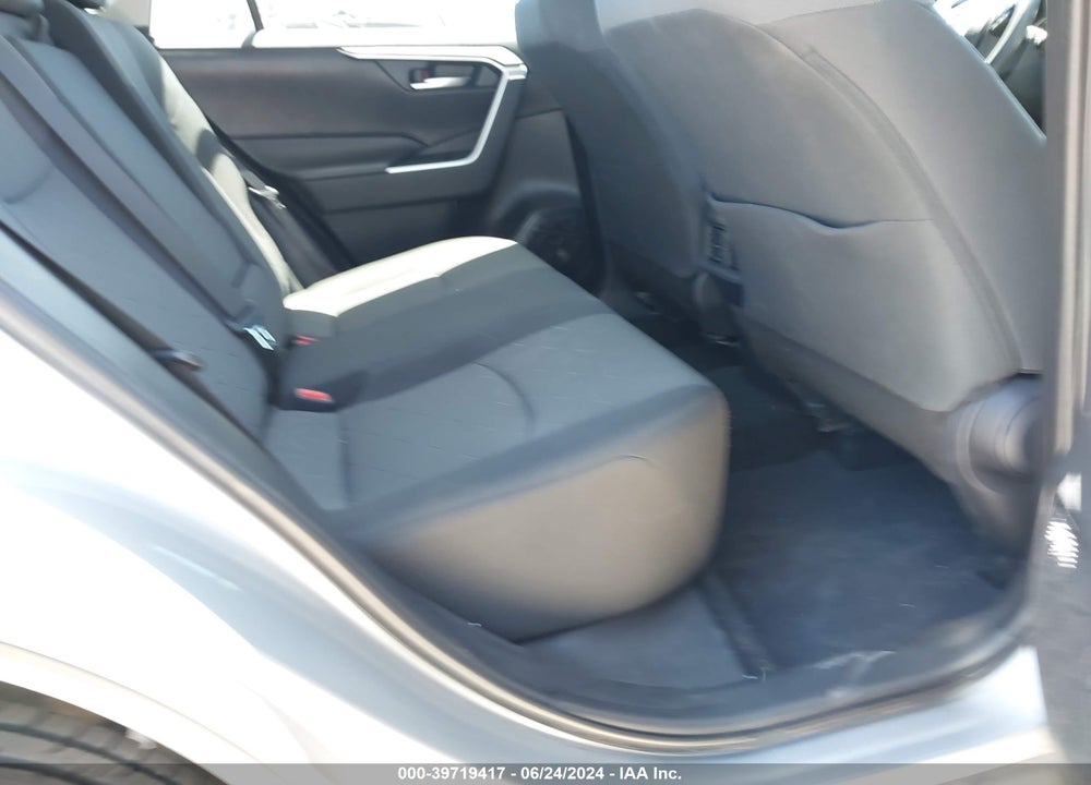 2019 TOYOTA RAV4 XLE VIN: 2T3P1RFV2KW048228