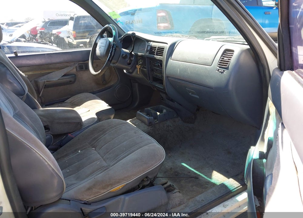 1998 TOYOTA TACOMA VIN: 4TAVL52N7WZ136984