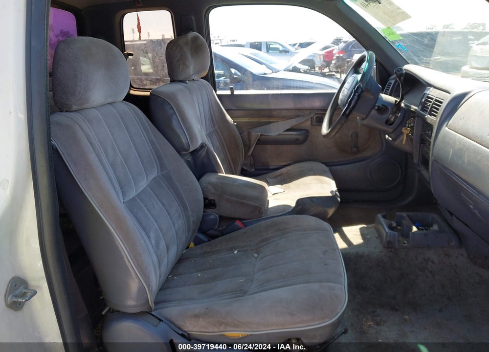 1998 TOYOTA TACOMA VIN: 4TAVL52N7WZ136984
