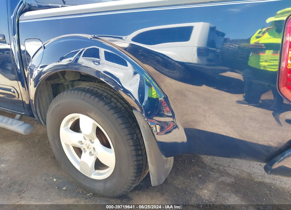 2008 NISSAN FRONTIER LE VIN: 1N6AD07UX8C442356