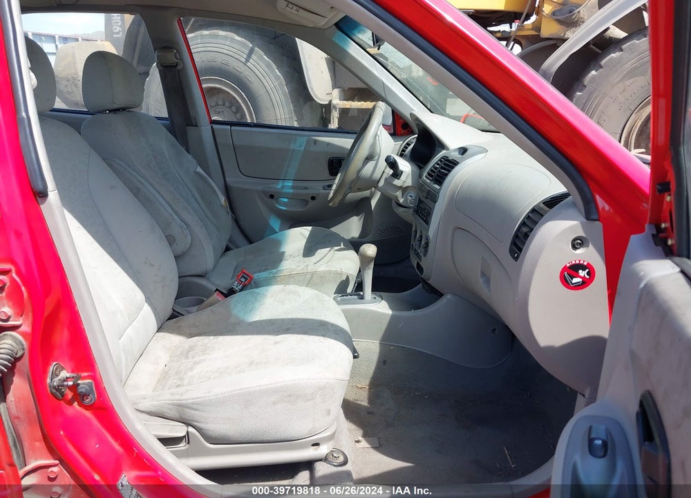 2005 HYUNDAI ACCENT GLS VIN: KMHCG45C75U592981