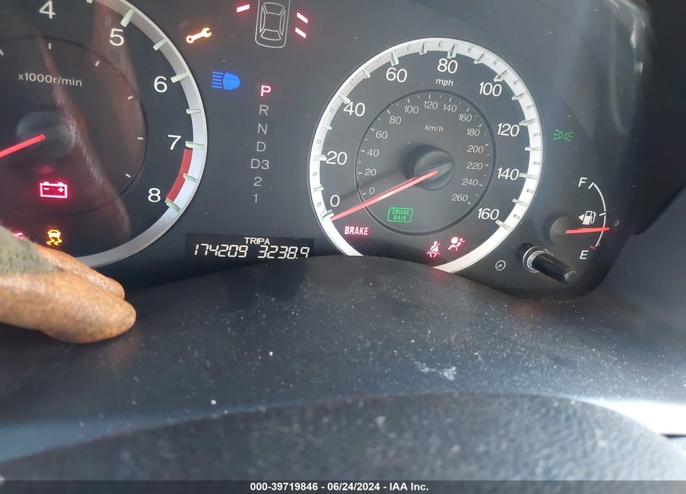 2011 HONDA ACCORD 2.4 EX VIN: 1HGCP2F74BA050889