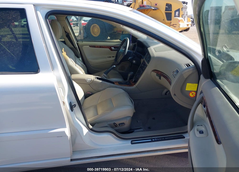 2005 VOLVO S60 2.5T VIN: YV1RS592652428339