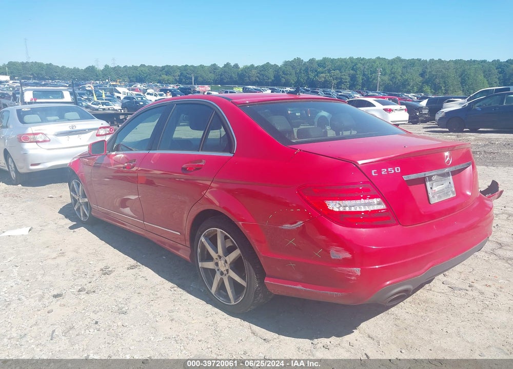 2014 MERCEDES-BENZ C 250 LUXURY/SPORT VIN: WDDGF4HB8EA962418