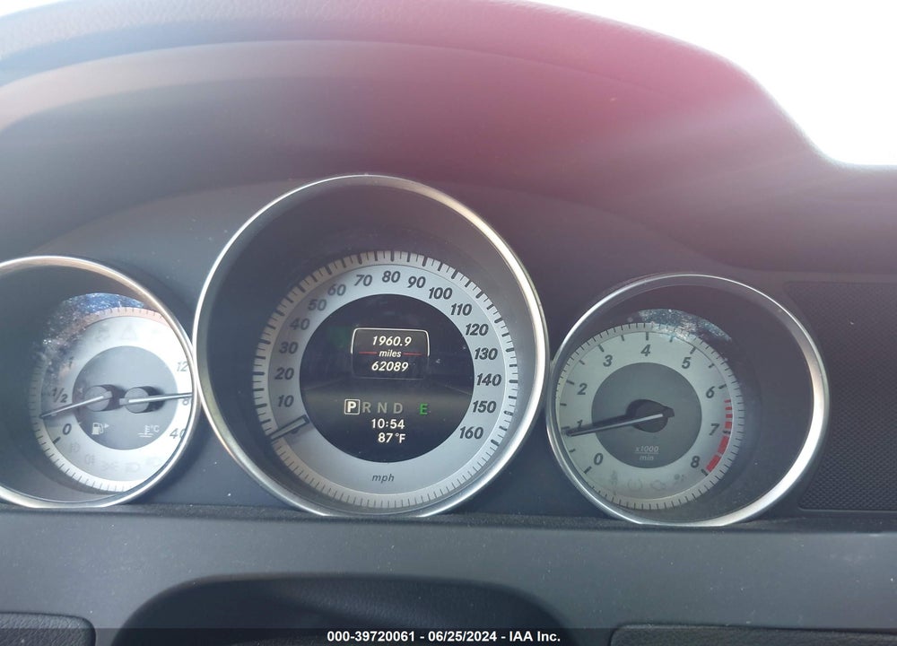 2014 MERCEDES-BENZ C 250 LUXURY/SPORT VIN: WDDGF4HB8EA962418