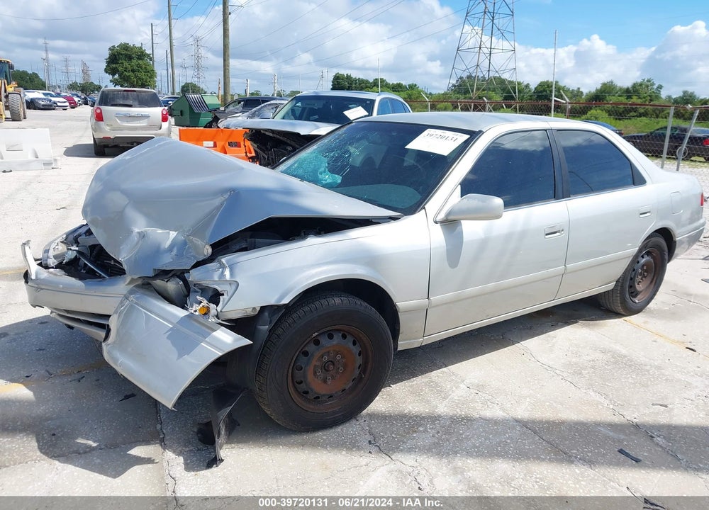 2000 TOYOTA CAMRY LE VIN: 4T1BG22K1YU008588