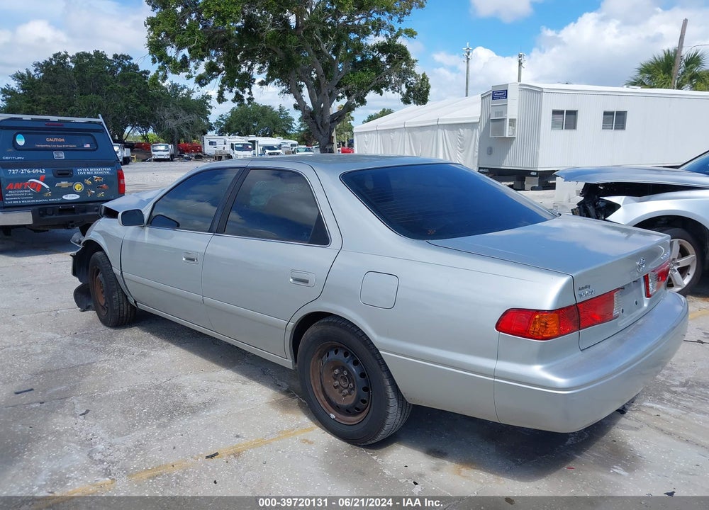 2000 TOYOTA CAMRY LE VIN: 4T1BG22K1YU008588