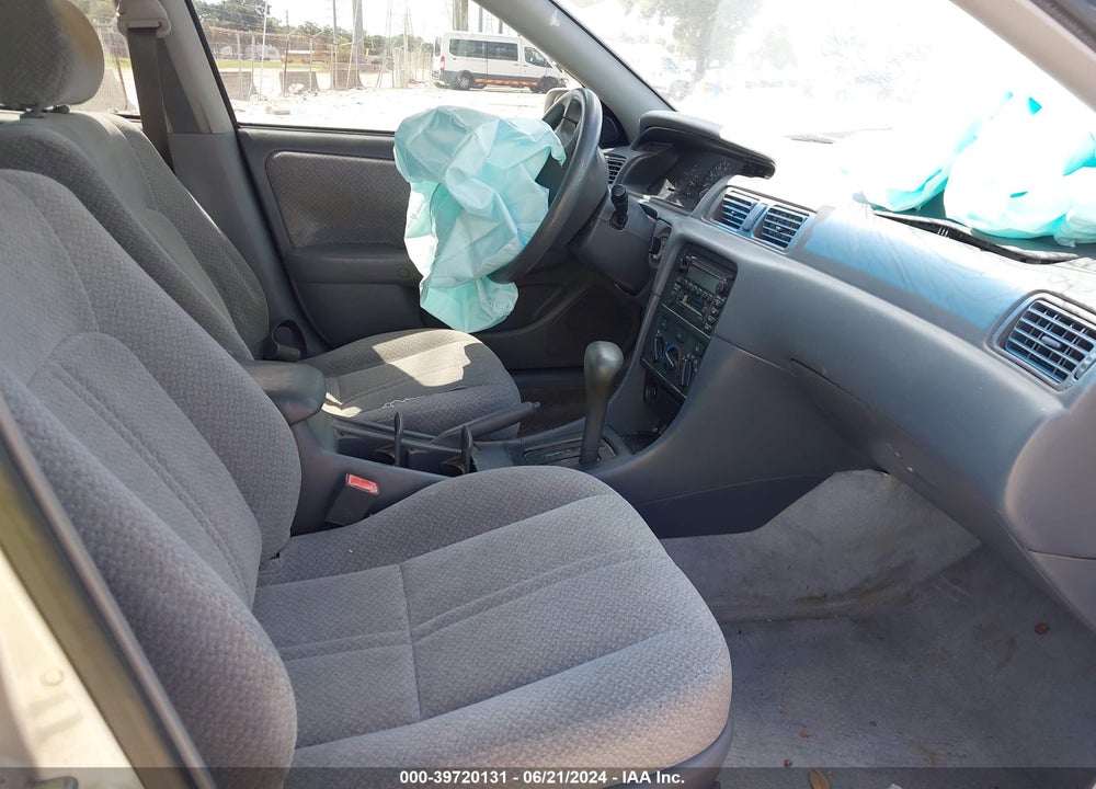 2000 TOYOTA CAMRY LE VIN: 4T1BG22K1YU008588