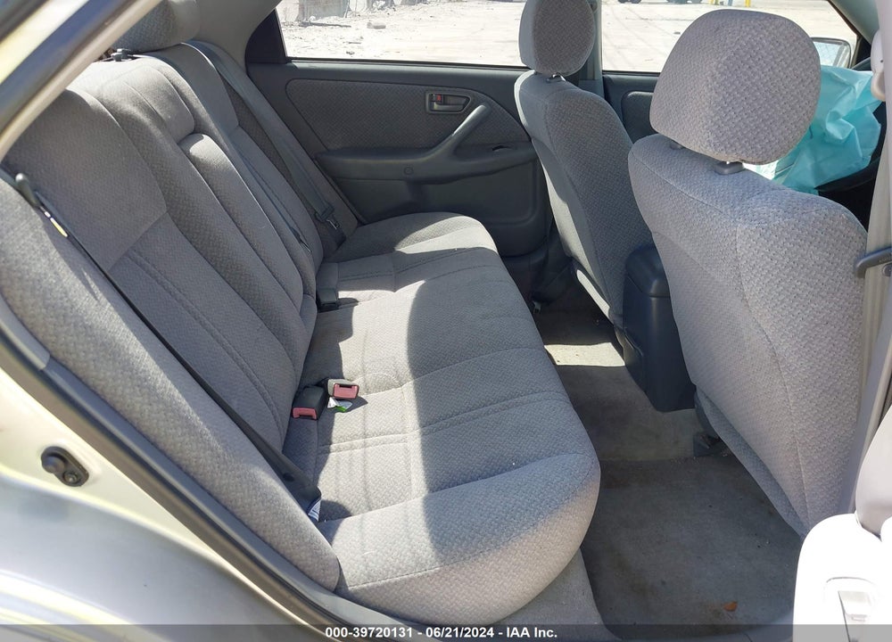 2000 TOYOTA CAMRY LE VIN: 4T1BG22K1YU008588