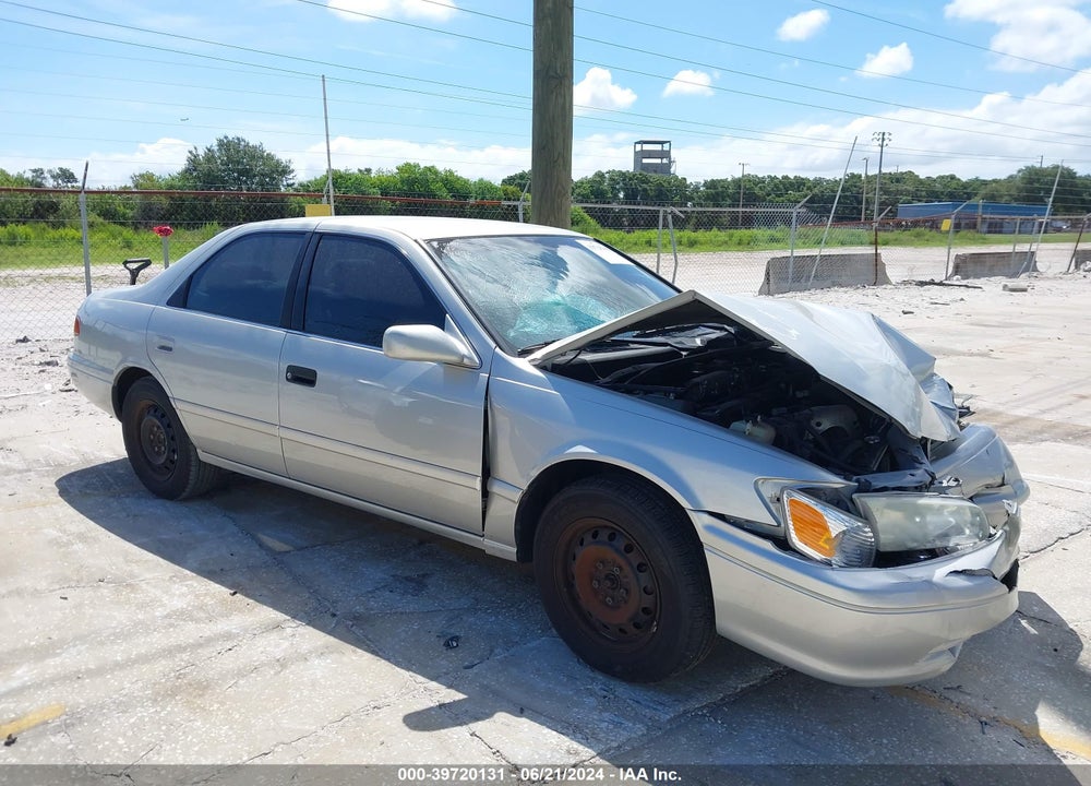 2000 TOYOTA CAMRY LE VIN: 4T1BG22K1YU008588