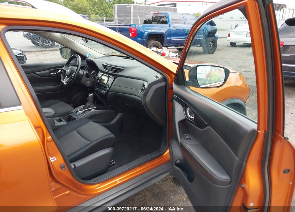 2017 NISSAN ROGUE SV VIN: JN8AT2MT6HW135637