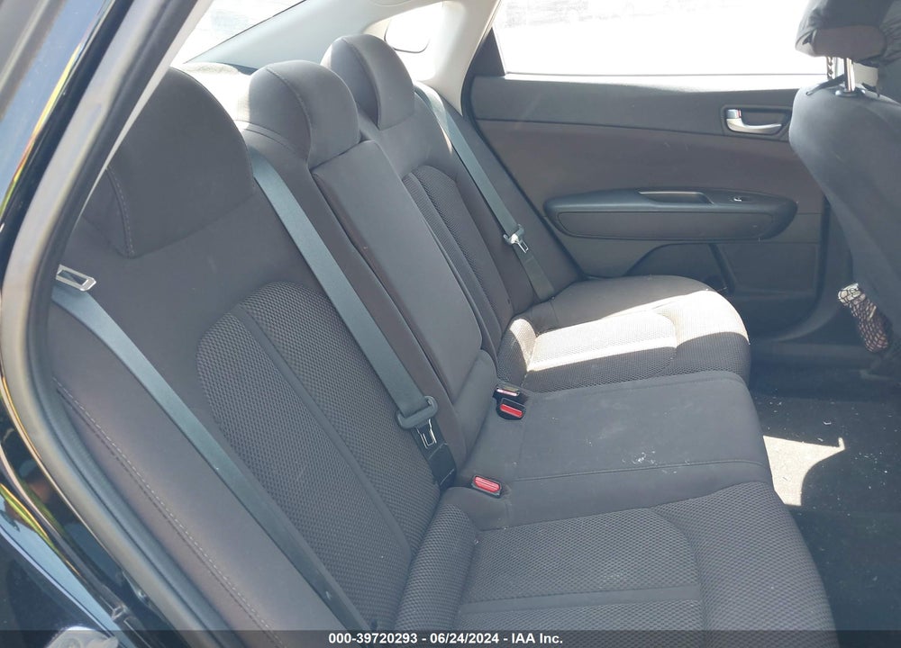 2019 KIA OPTIMA LX VIN: 5XXGT4L34KG305442