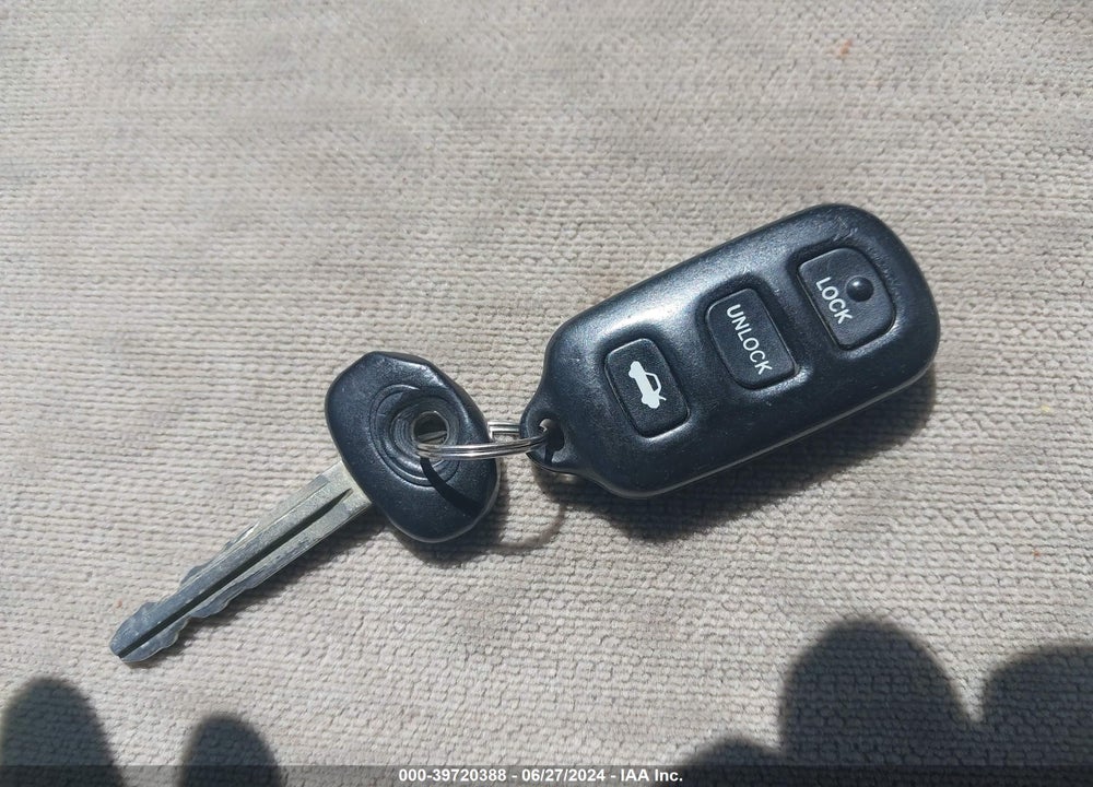 2000 TOYOTA AVALON XL VIN: 4T1BF28B5YU049395