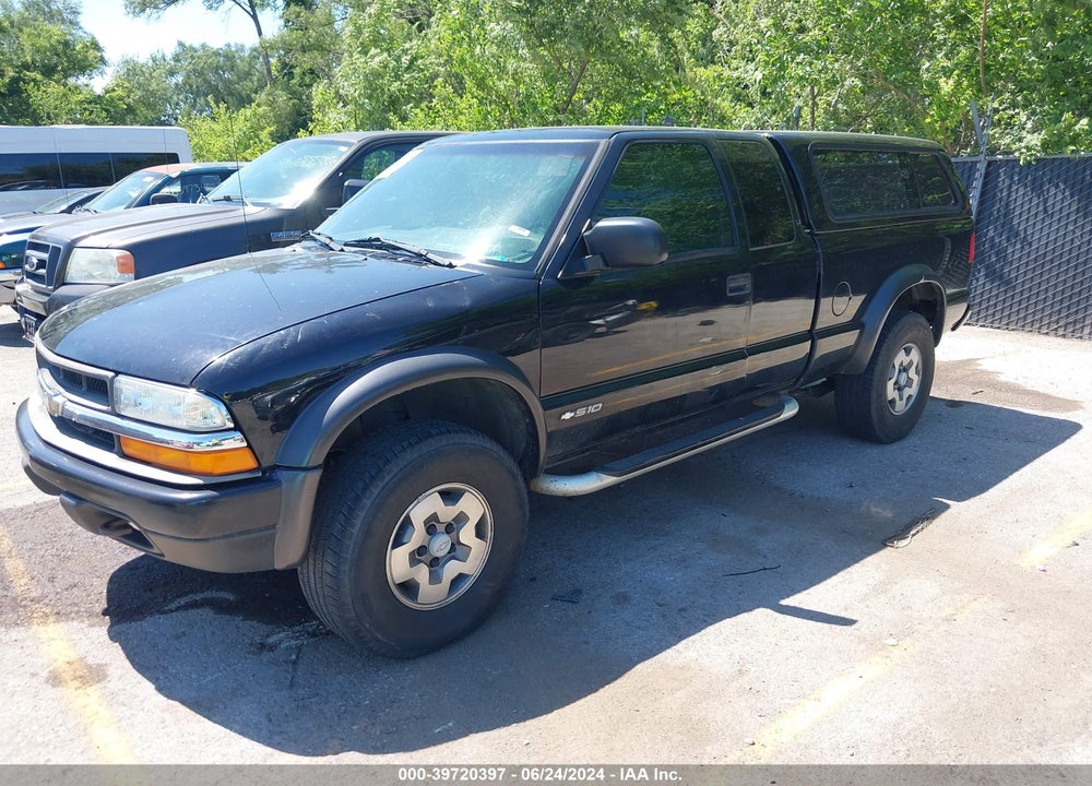 2003 CHEVROLET S-10 LS VIN: 1GCCT19X738133306