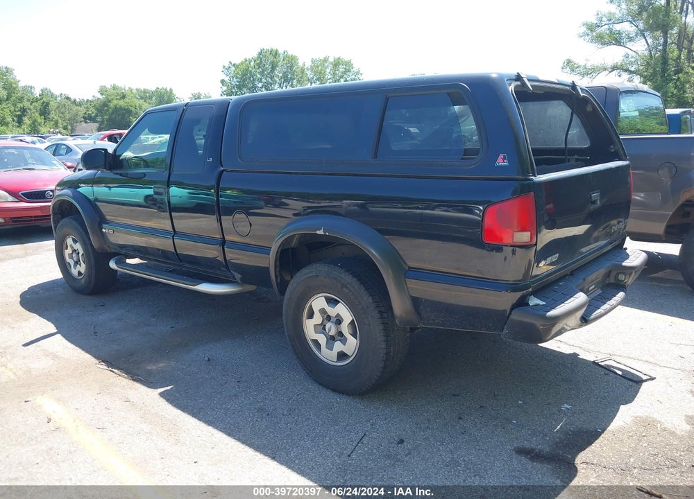 2003 CHEVROLET S-10 LS VIN: 1GCCT19X738133306