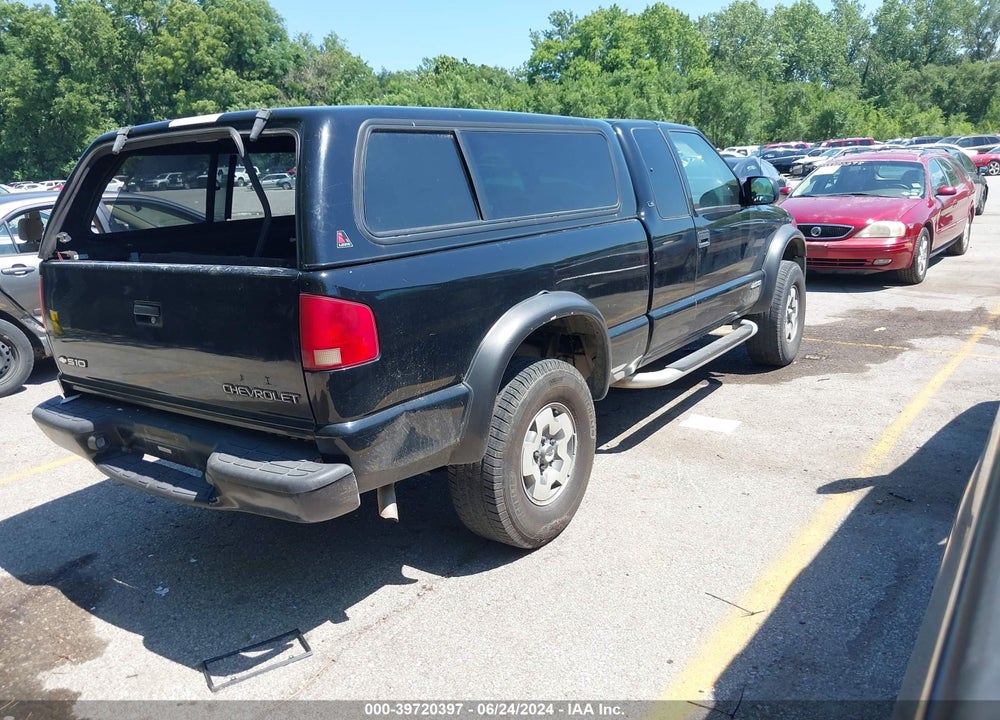 2003 CHEVROLET S-10 LS VIN: 1GCCT19X738133306