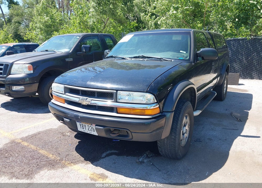 2003 CHEVROLET S-10 LS VIN: 1GCCT19X738133306