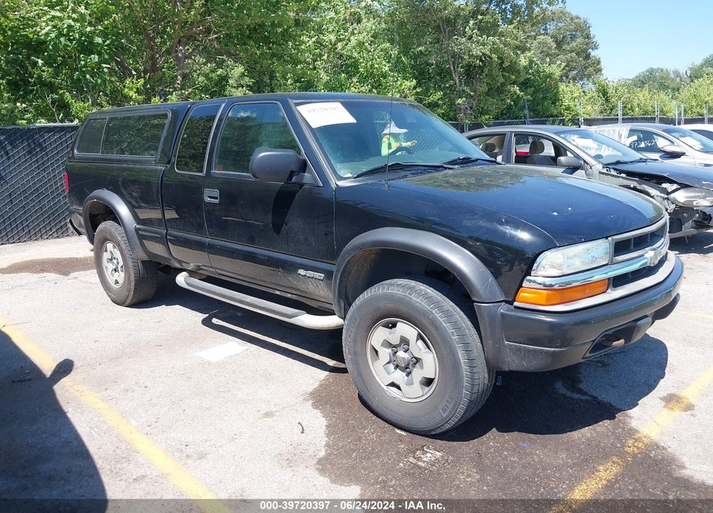 2003 CHEVROLET S-10 LS VIN: 1GCCT19X738133306