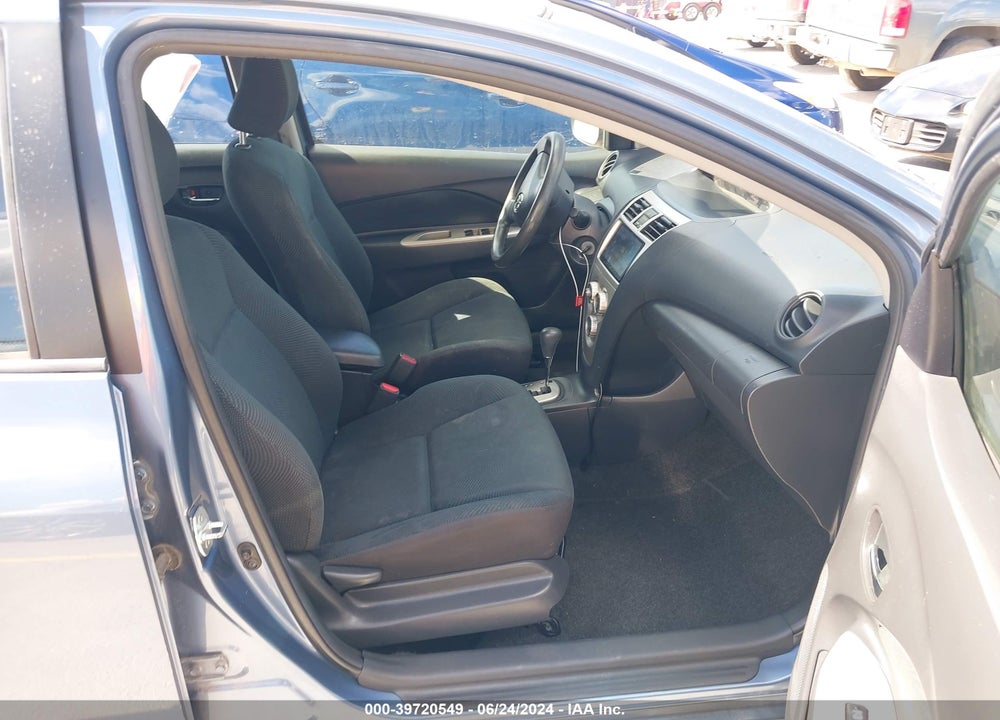 2009 TOYOTA YARIS VIN: JTDBT903091332090
