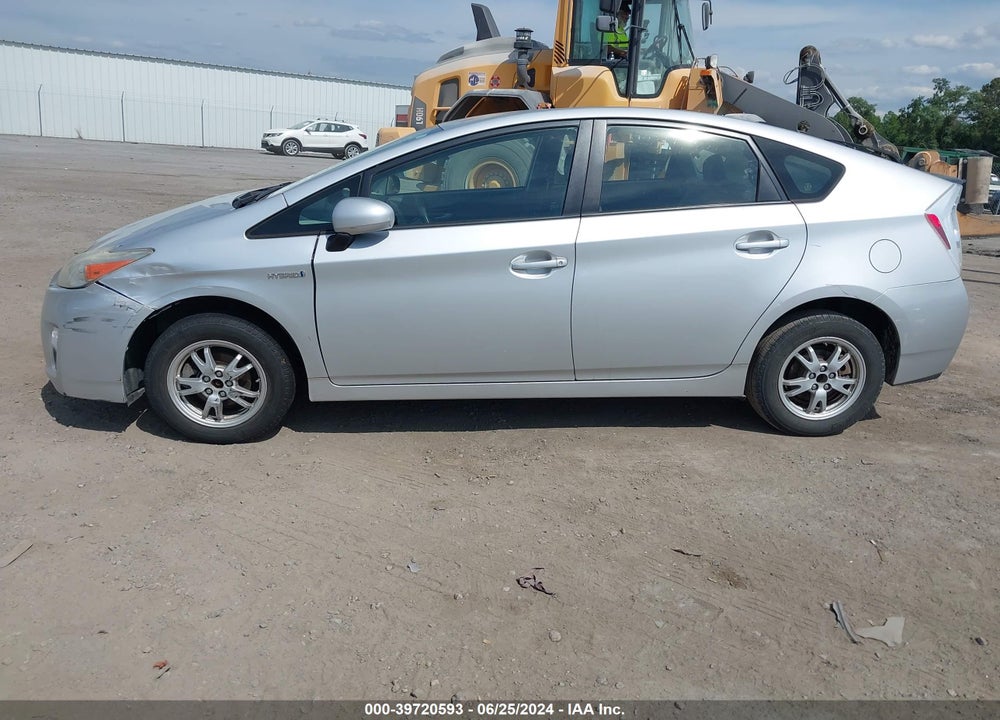 2011 TOYOTA PRIUS TWO VIN: JTDKN3DU7B0258057