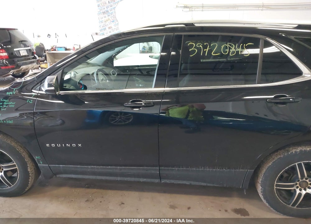 2018 CHEVROLET EQUINOX LT VIN: 2GNAXJEV3J6135225