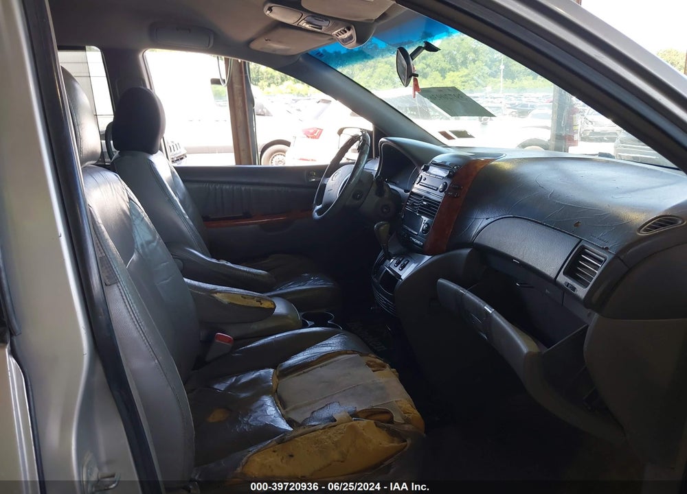 2007 TOYOTA SIENNA XLE VIN: 5TDBK22C57S005935