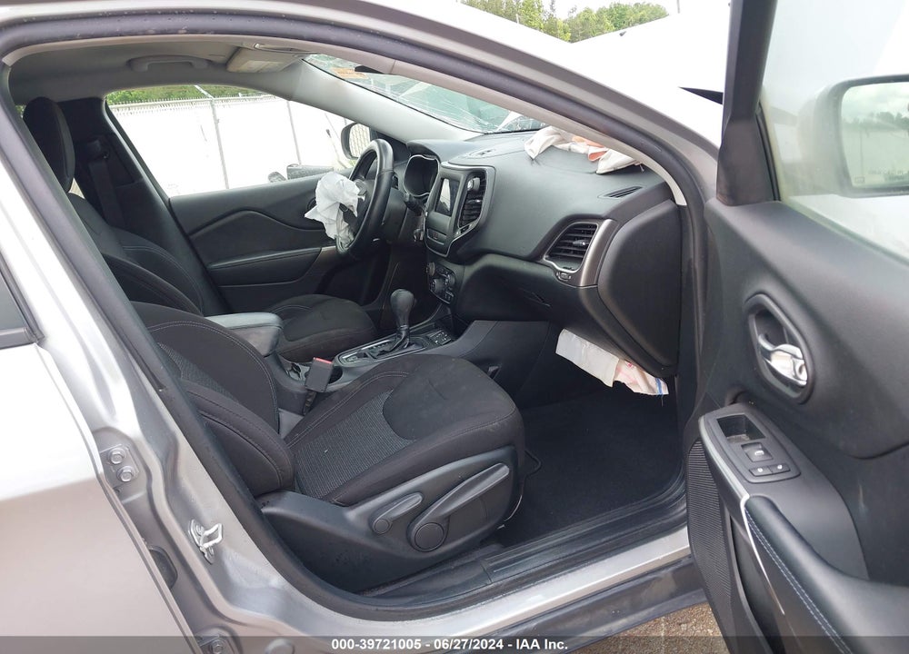 2020 JEEP CHEROKEE LATITUDE FWD VIN: 1C4PJLCBXLD571650