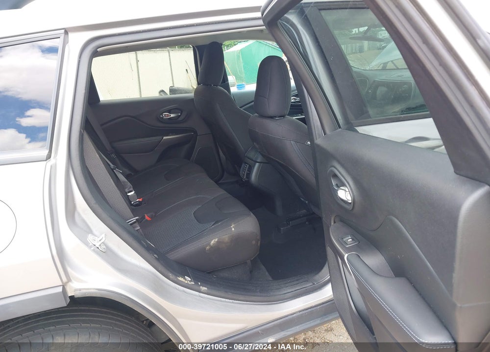 2020 JEEP CHEROKEE LATITUDE FWD VIN: 1C4PJLCBXLD571650