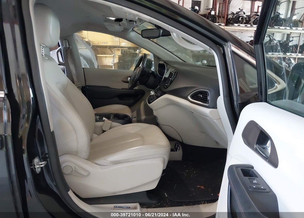 2019 CHRYSLER PACIFICA TOURING L VIN: 2C4RC1BG0KR634593