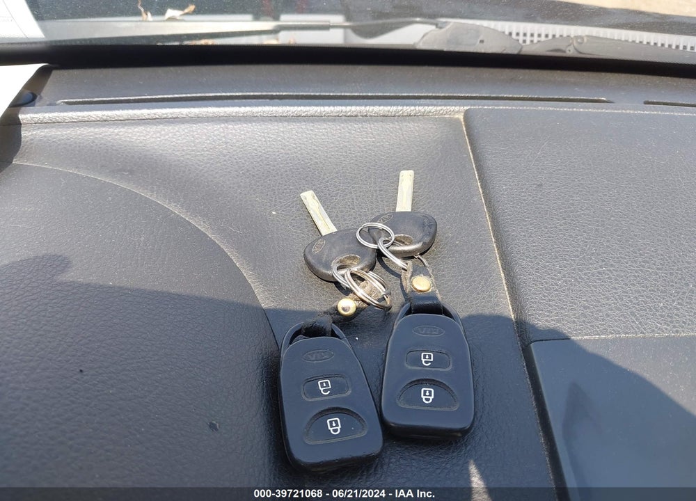 2013 KIA SORENTO LX VIN: 5XYKT3A60DG323596