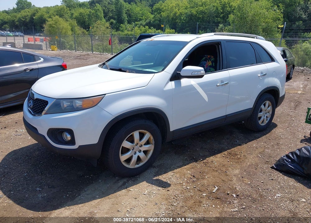 2013 KIA SORENTO LX VIN: 5XYKT3A60DG323596