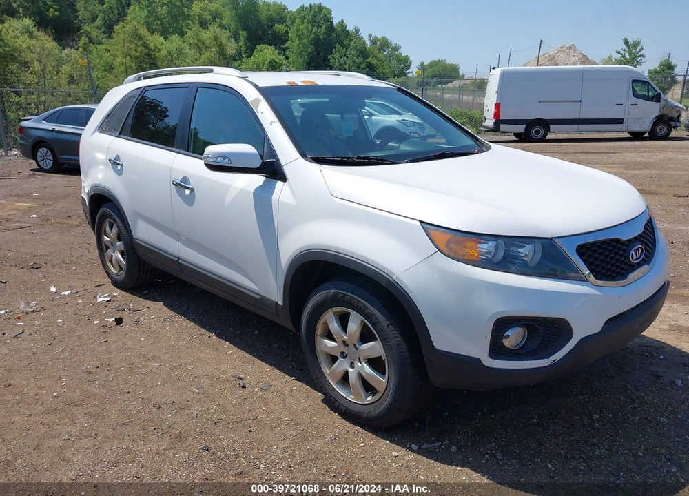2013 KIA SORENTO LX VIN: 5XYKT3A60DG323596