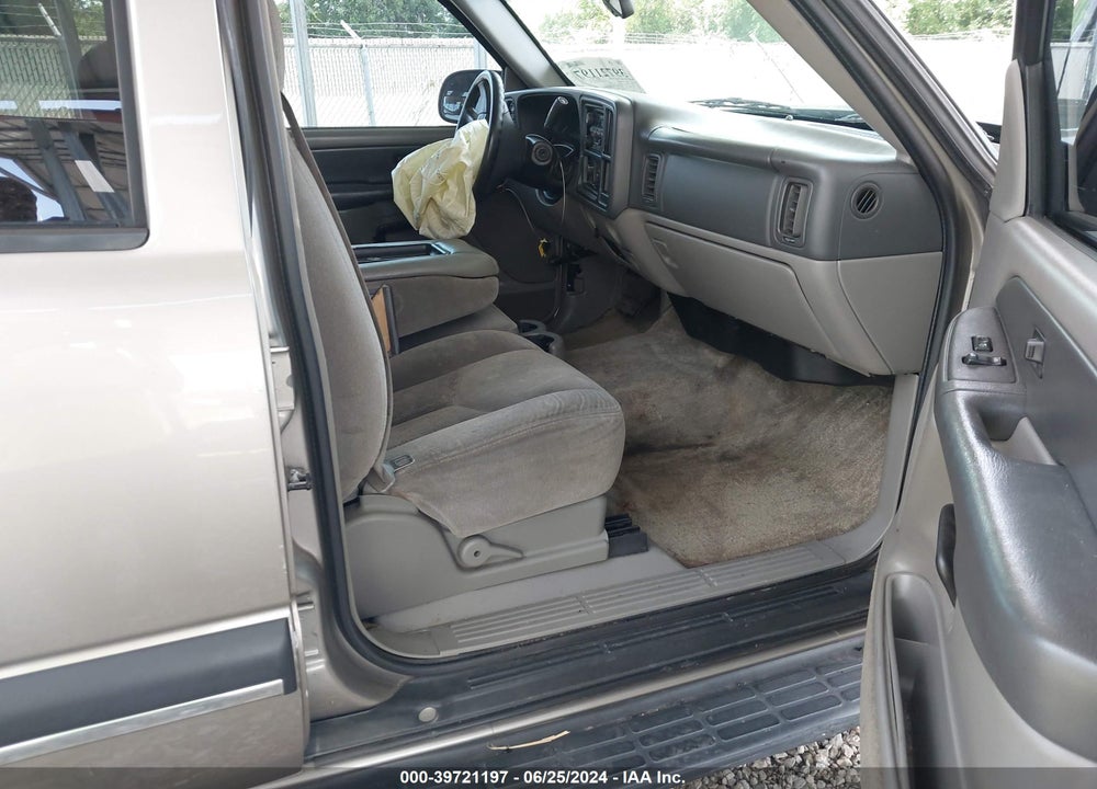2003 CHEVROLET TAHOE LS VIN: 1GNEK13V83J218951
