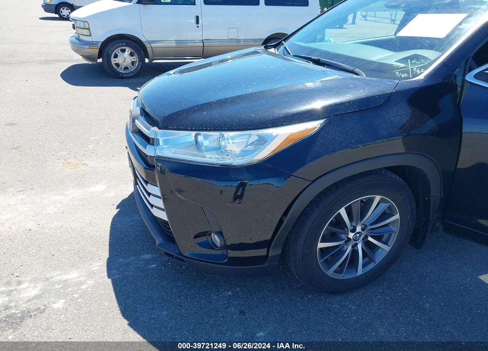 2018 TOYOTA HIGHLANDER XLE VIN: 5TDJZRFH1JS800235