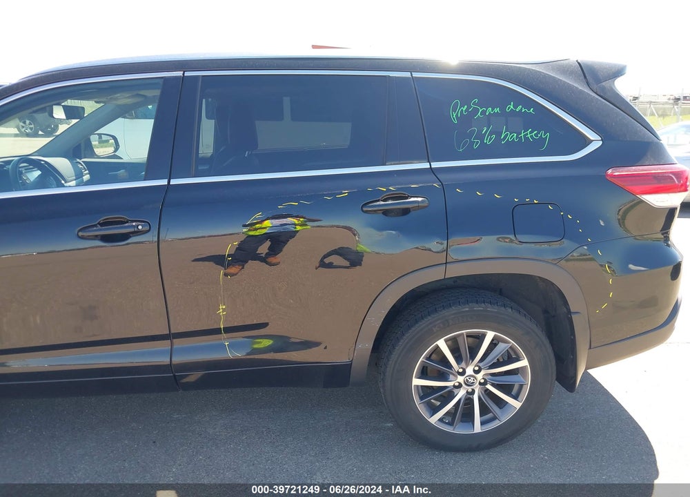 2018 TOYOTA HIGHLANDER XLE VIN: 5TDJZRFH1JS800235