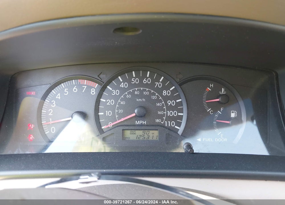 2005 TOYOTA COROLLA CE VIN: 1NXBR32E55Z552646