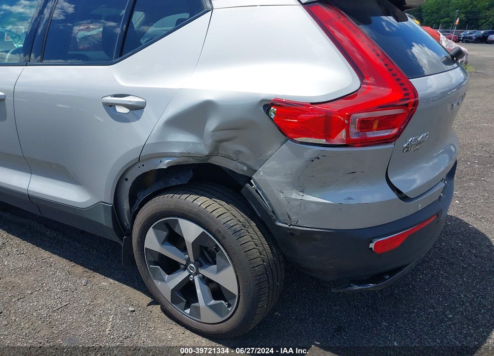 2023 VOLVO XC40 B5 PLUS DARK THEME VIN: YV4L12UW0P2930805