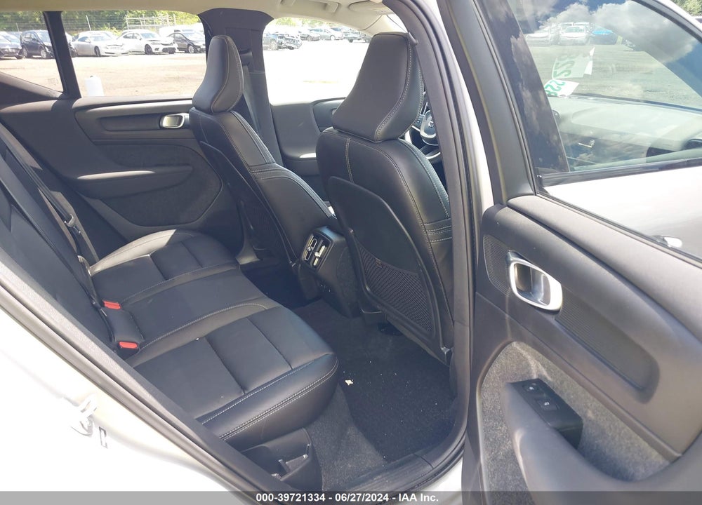 2023 VOLVO XC40 B5 PLUS DARK THEME VIN: YV4L12UW0P2930805