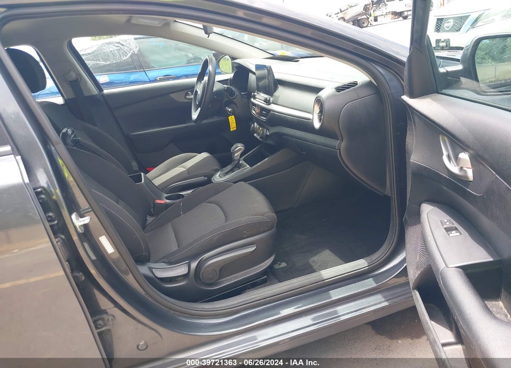 2019 KIA FORTE LXS VIN: 3KPF24AD0KE102972