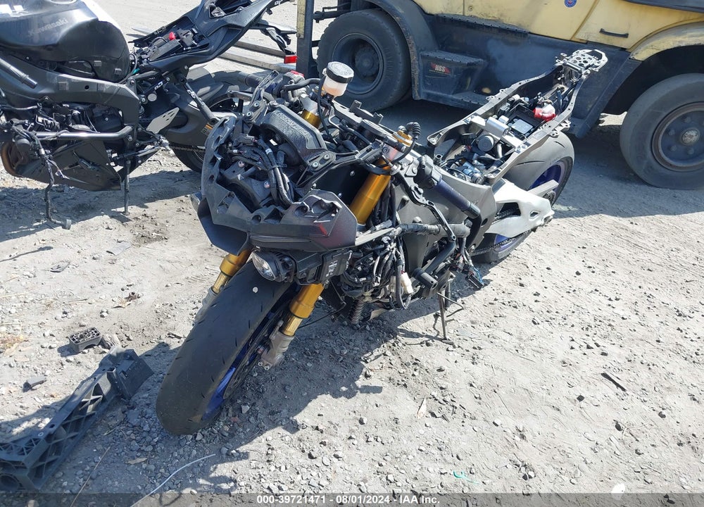 2016 YAMAHA YZFR1M C VIN: JYARN40Y0GA000201