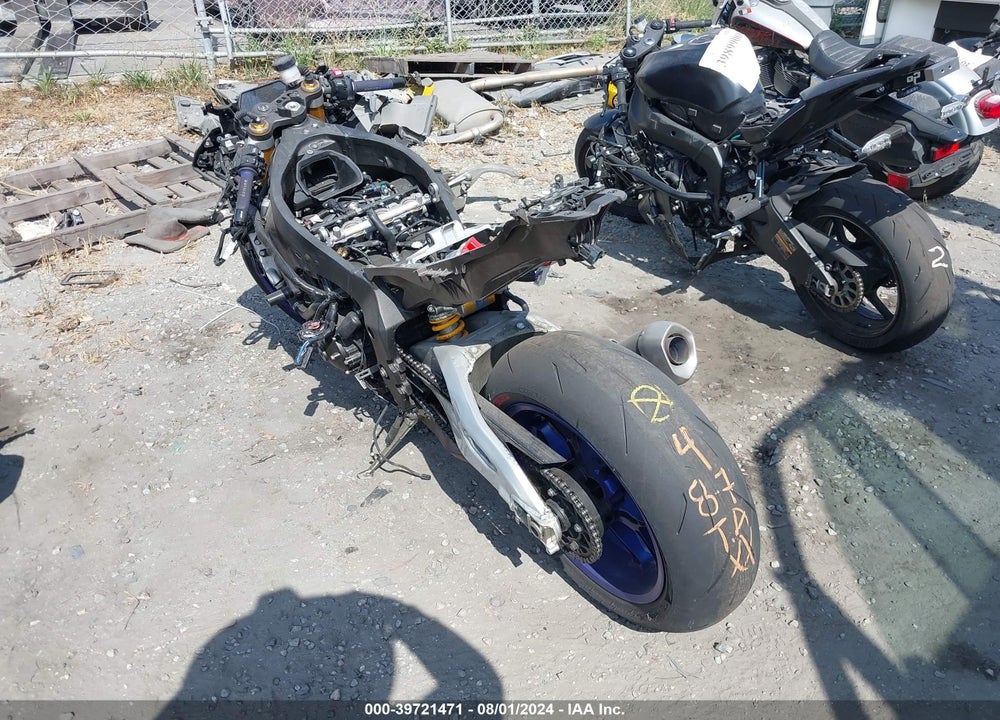 2016 YAMAHA YZFR1M C VIN: JYARN40Y0GA000201