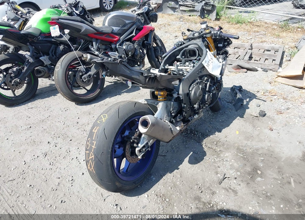 2016 YAMAHA YZFR1M C VIN: JYARN40Y0GA000201