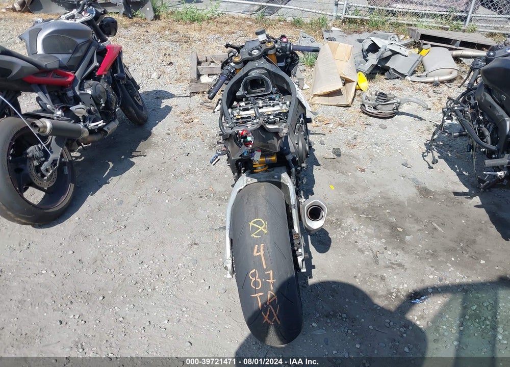 2016 YAMAHA YZFR1M C VIN: JYARN40Y0GA000201